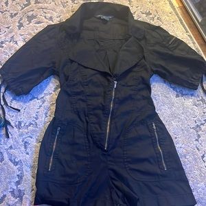 Cool zip to the size asymmetrical romper